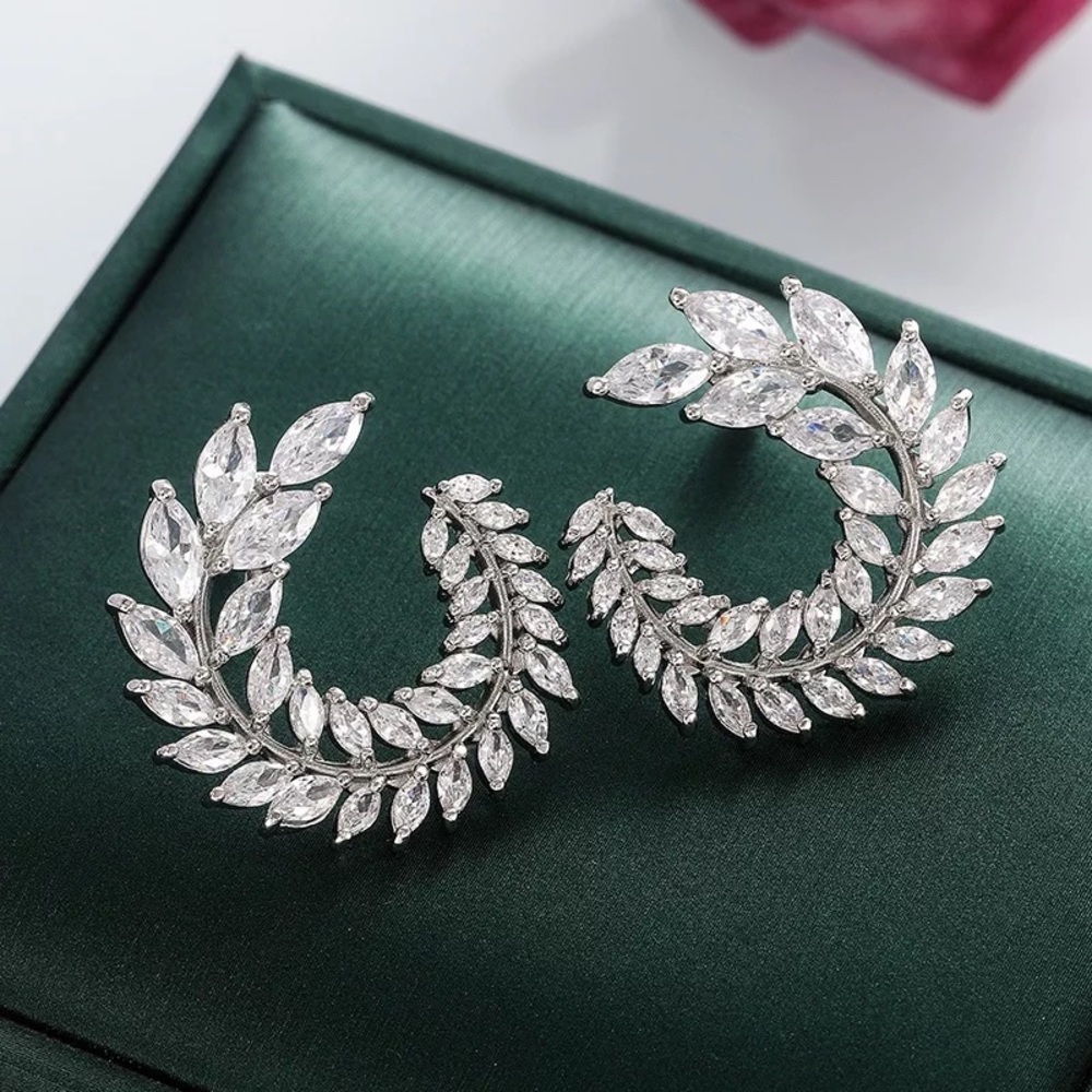 New Women’s 925 Silver Beautiful Leafs Diamond Earrings - Picture 2 of 6